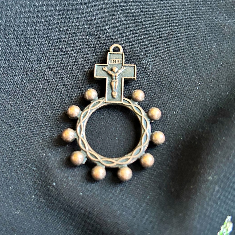 VTG Metal Pocket Rosary, can be used as a necklace pendant. EUC